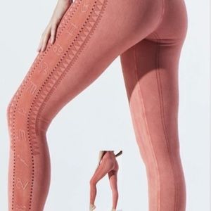 Avocado, Rare Zodiac Leggings Edition 🔥 Size M/L